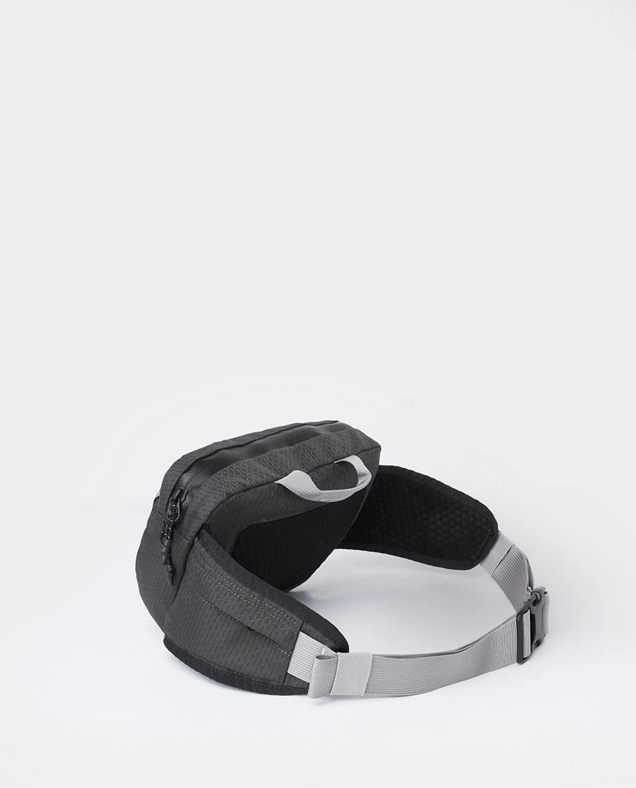 STIO Cacher Hip Pack 2L 4 STIO Cacher Hip Pack 2L - Image 4